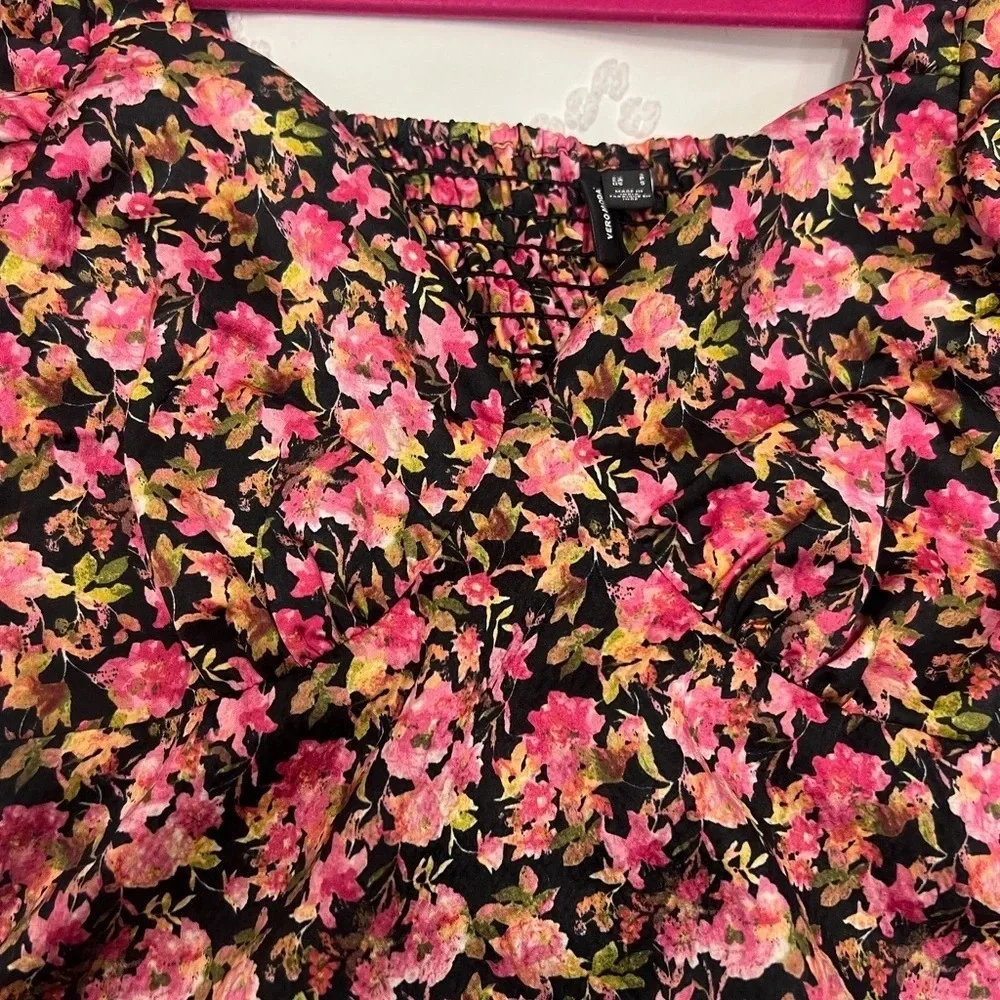 ❌SOLD ❌
💐Vero Moda floral cropped blouse - Picture 6 of 6
